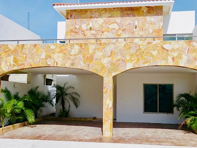 CASA EN PRIVADA DE CONKAL CON AMENIDADES