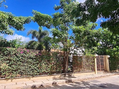Residencia de Autor en esquina en Santa Rita Cholul, Mérida.