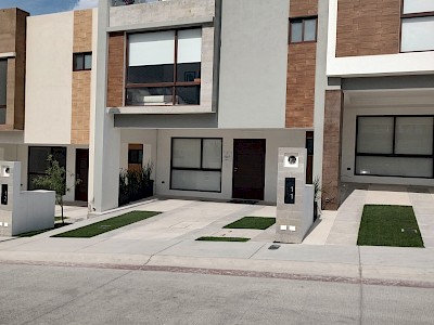 VENTA DE CASA NUEVAS CON ROOF GARDEN EN CLUSTER CON CASAS CLUB EN ZIBATA