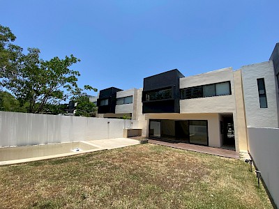 Venta de casa dentro de privada Cabo Norte, Mérida, Yucatán