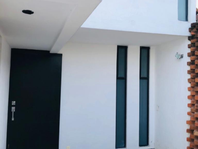 CASA MODERNA EN VENTA UBICADA EN PLAN DE AYALA CALLE RIZO DE ORO #922 A UNAS CUADRAS DEL LIBRAMIENTO NORTE EN TUXTLA GUTIÉRREZ.