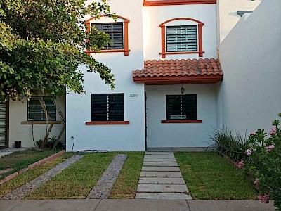 CASA EN RENTA VALLE ALTO CULIACAN