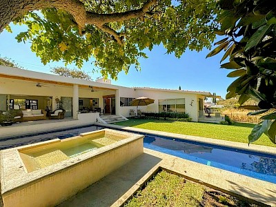 CASA EN VENTA DE UNA PLANTA, DENTRO DEL CAMPO DE GOLF, LOMAS DE COCOYOC, MORELOS