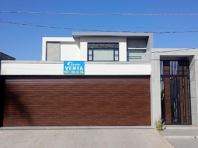 CASA EN VENTA MUY AMPLIA Y DE FINOS ACABADOS EN COL. EJIDAL, AV. LOPEZ MATEOS CASI ESQUINA CON BLVD. PEDRO INFANTE, CASA NUEVA.