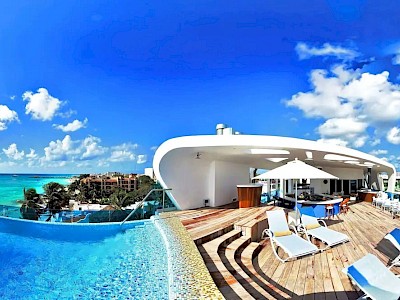 Venta hotel a pie de playa en PLAYA DEL CARMEN