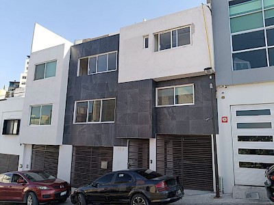 Milenio III, Casa NUEVA en Renta, 3 niveles, 3 recamaras + sala TV + sala de juegos